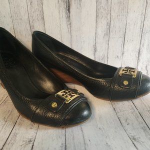 Tory Burch Natalya Mid-Wedge Tumbled Leather Gold Medallion Size 7